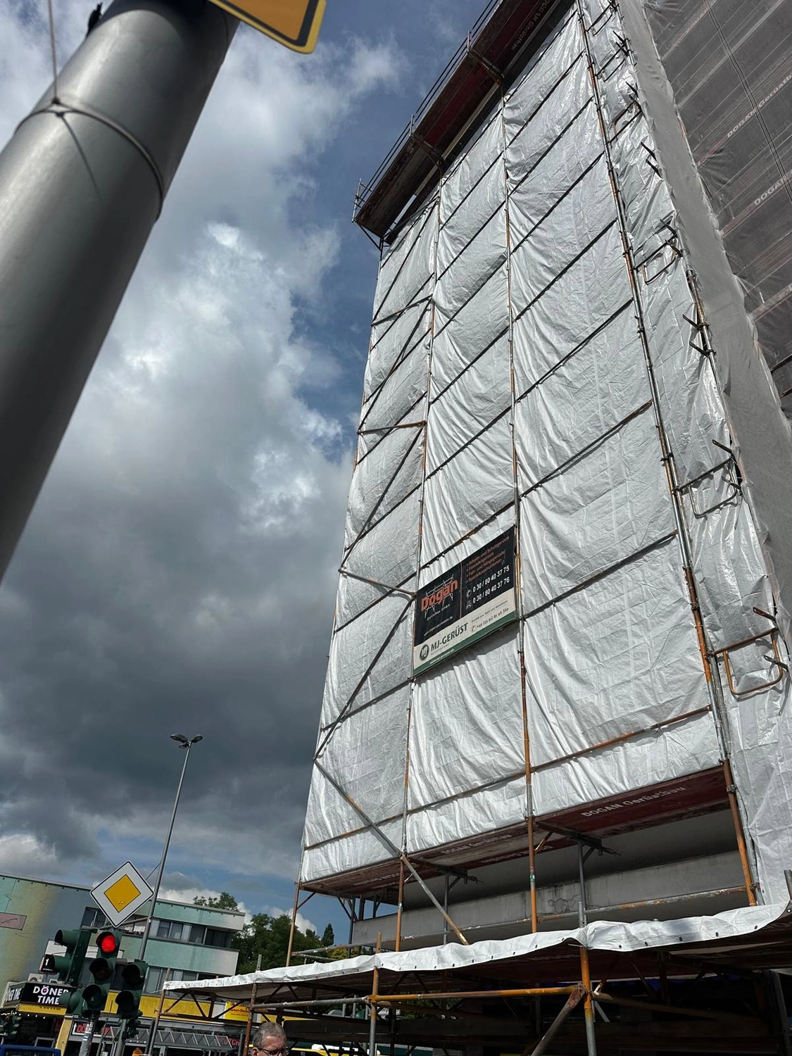 Raef Bau – Innenbau, Fliesenlegen, Trockenbau, Vermietung von Baugeräten – Sanierung Altbau