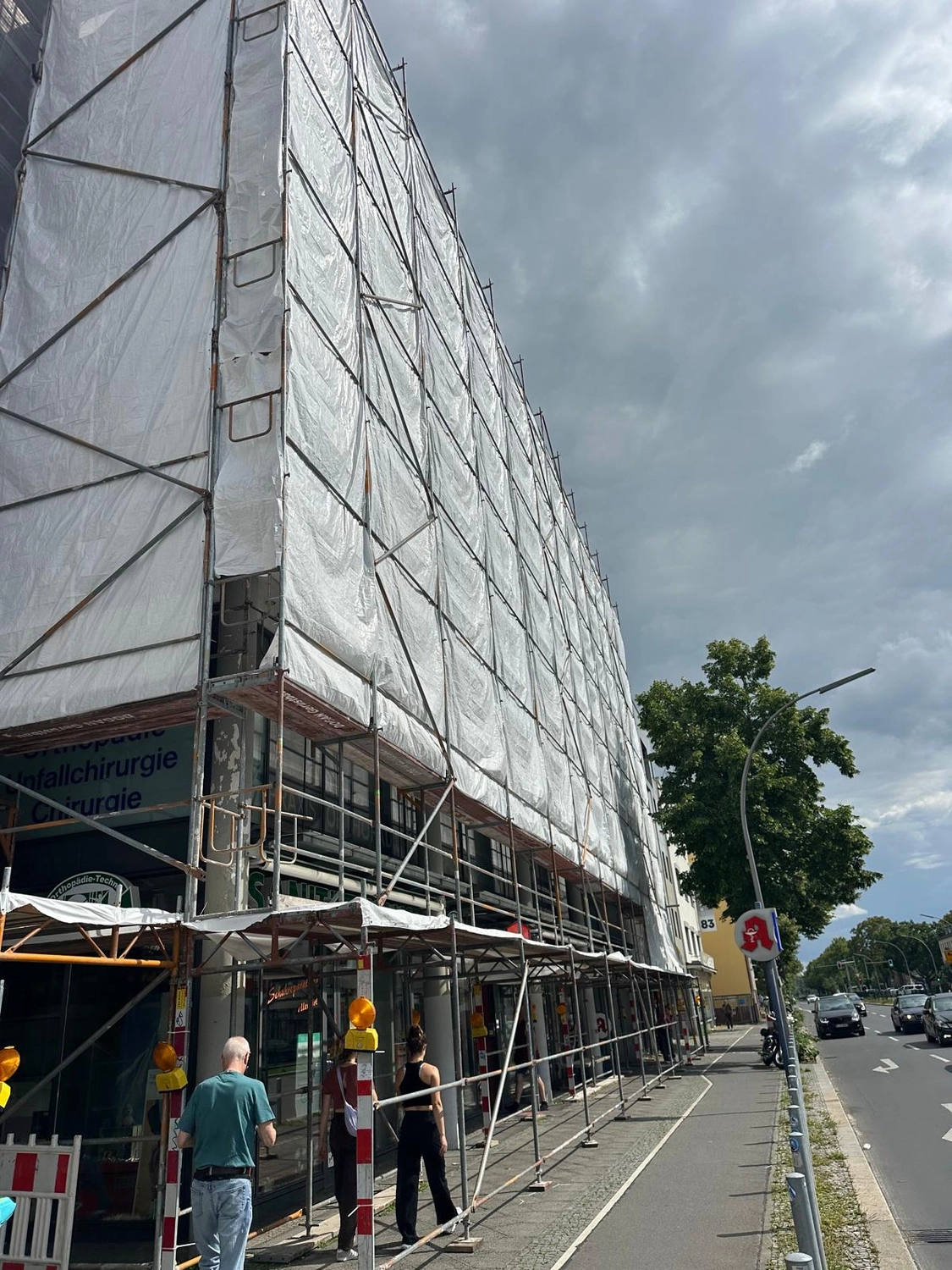 Raef Bau – Innenbau, Fliesenlegen, Trockenbau, Vermietung von Baugeräten – Gebäudesanierung