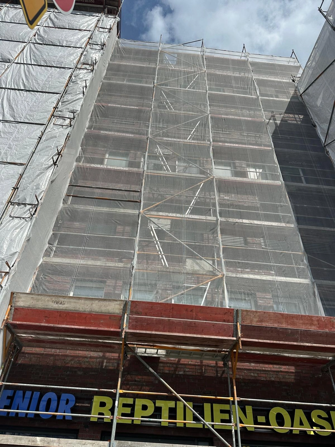 Raef Bau – Innenbau, Fliesenlegen, Trockenbau, Vermietung von Baugeräten – Sanierung Altbau