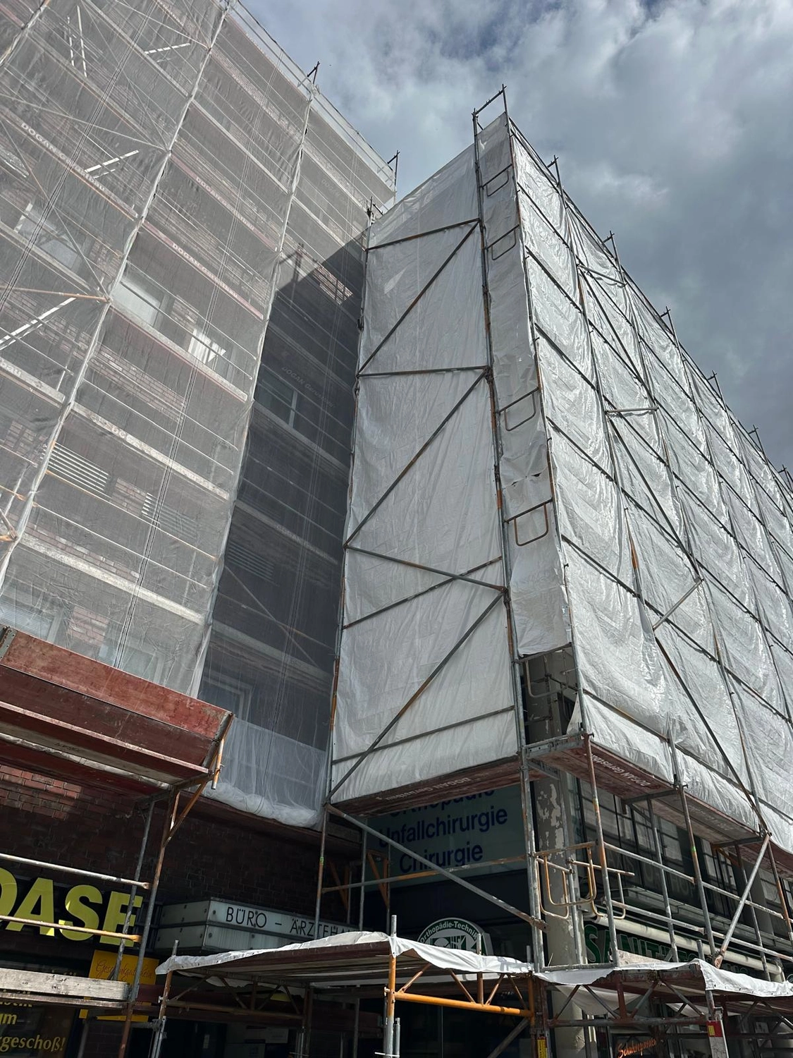 Raef Bau – Innenbau, Fliesenlegen, Trockenbau, Vermietung von Baugeräten – Sanierung Altbau