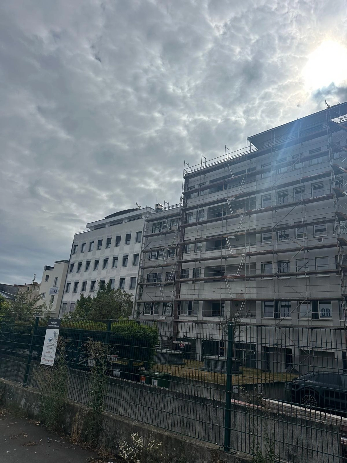 Raef Bau – Innenbau, Fliesenlegen, Trockenbau, Vermietung von Baugeräten – Gebäudesanierung