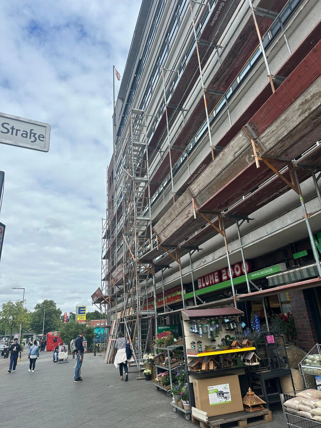 Raef Bau – Innenbau, Fliesenlegen, Trockenbau, Vermietung von Baugeräten – Sanierung Altbau