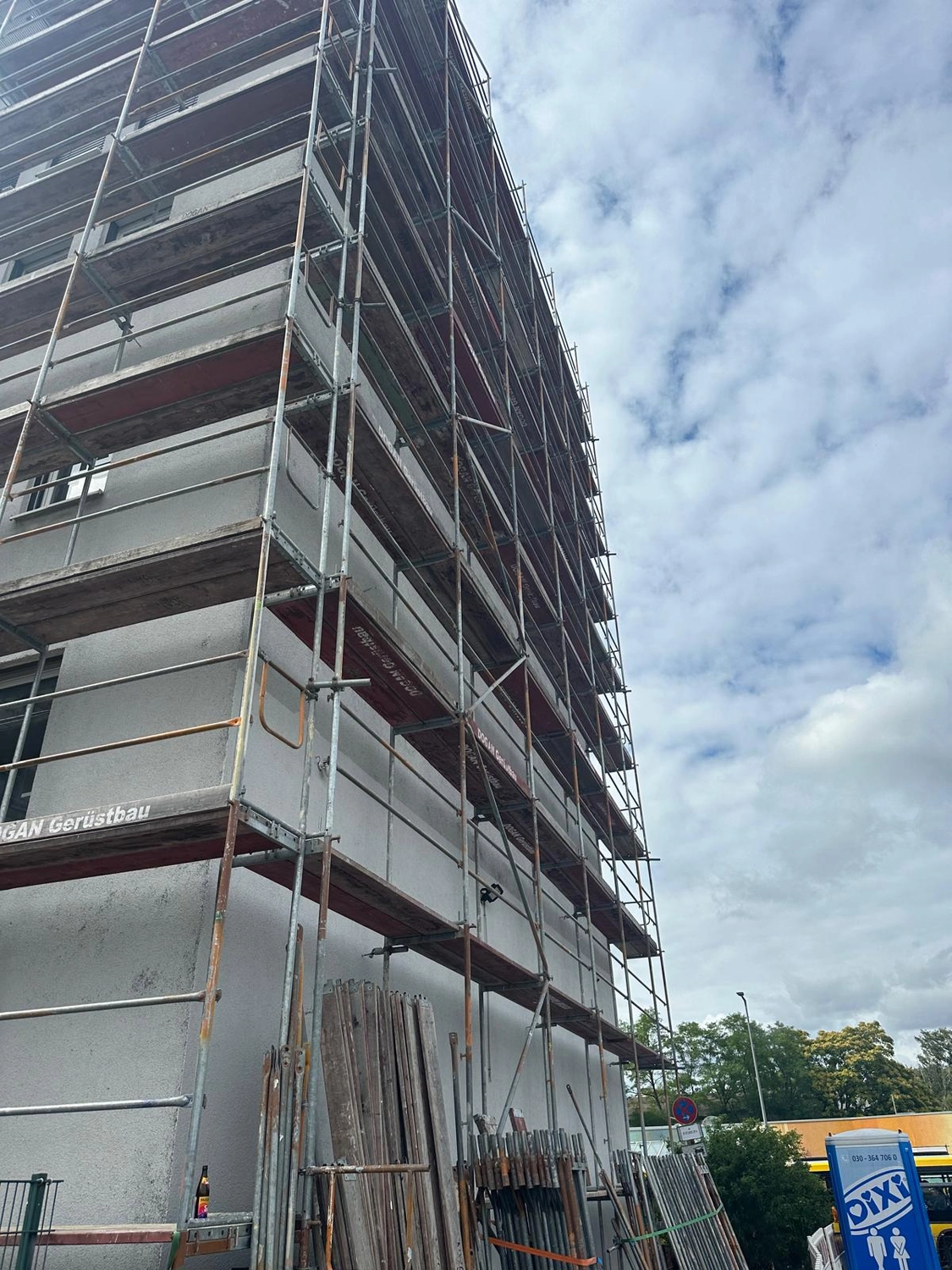 Raef Bau – Innenbau, Fliesenlegen, Trockenbau, Vermietung von Baugeräten – Sanierung Altbau