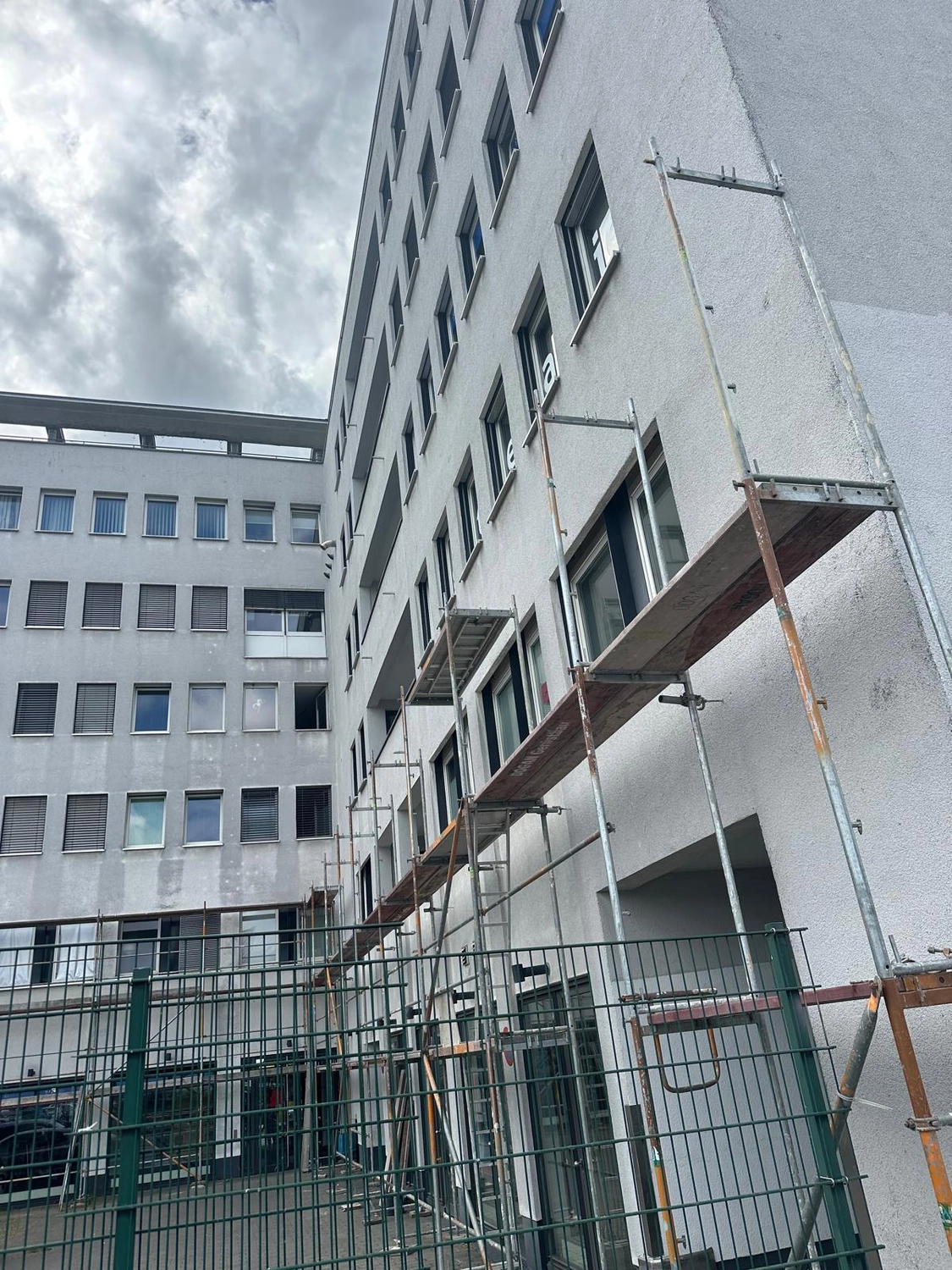 Raef Bau – Innenbau, Fliesenlegen, Trockenbau, Vermietung von Baugeräten – Sanierung Altbau