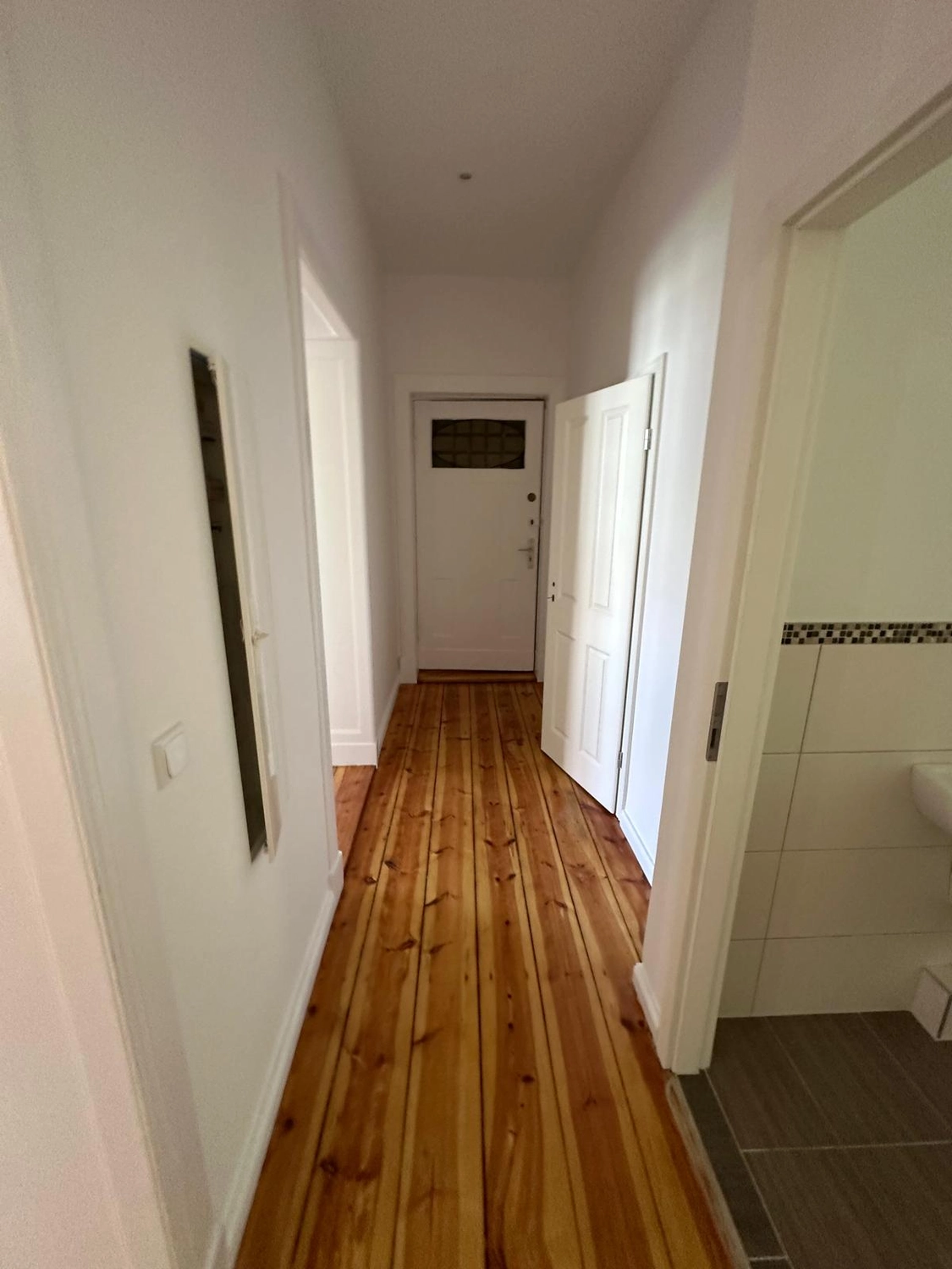 Raef Bau – Innenbau, Fliesenlegen, Trockenbau, Vermietung von Baugeräten – Bodenbelag