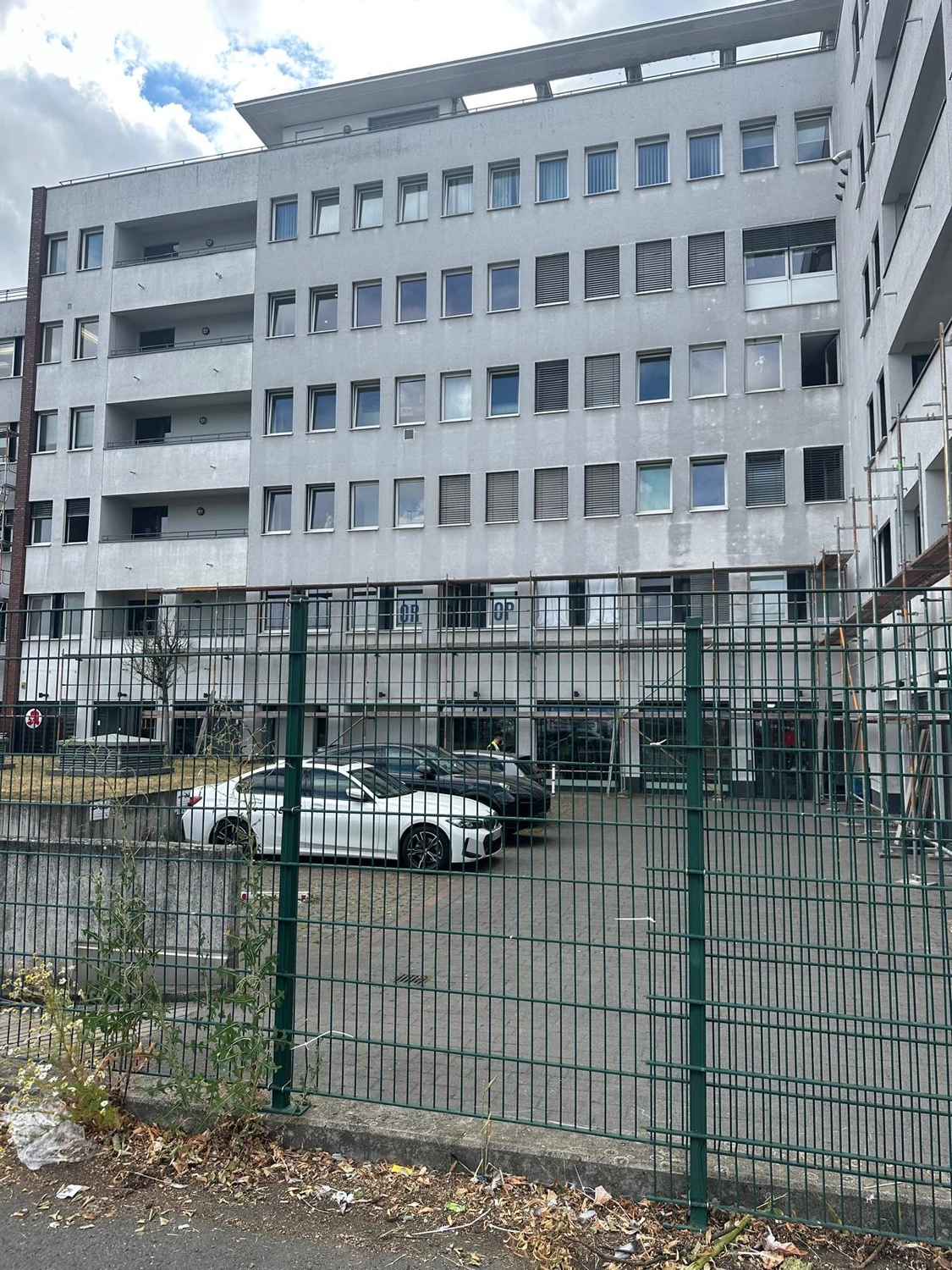 Raef Bau – Innenbau, Fliesenlegen, Trockenbau, Vermietung von Baugeräten – Sanierung Altbau