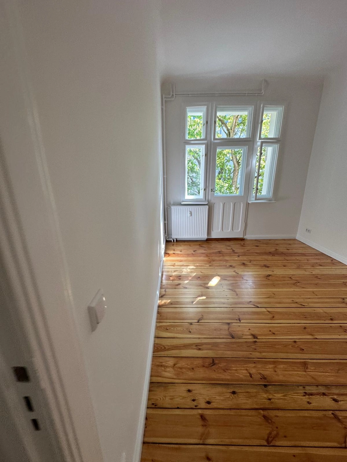 Raef Bau – Innenbau, Fliesenlegen, Trockenbau, Vermietung von Baugeräten – Bodenbelag