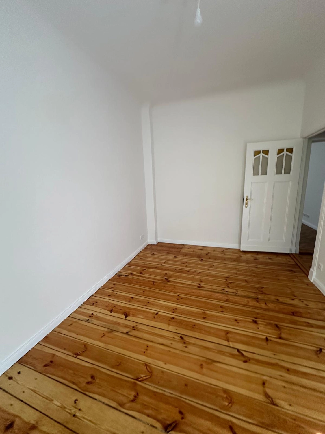 Raef Bau – Innenbau, Fliesenlegen, Trockenbau, Vermietung von Baugeräten – Bodenbelag