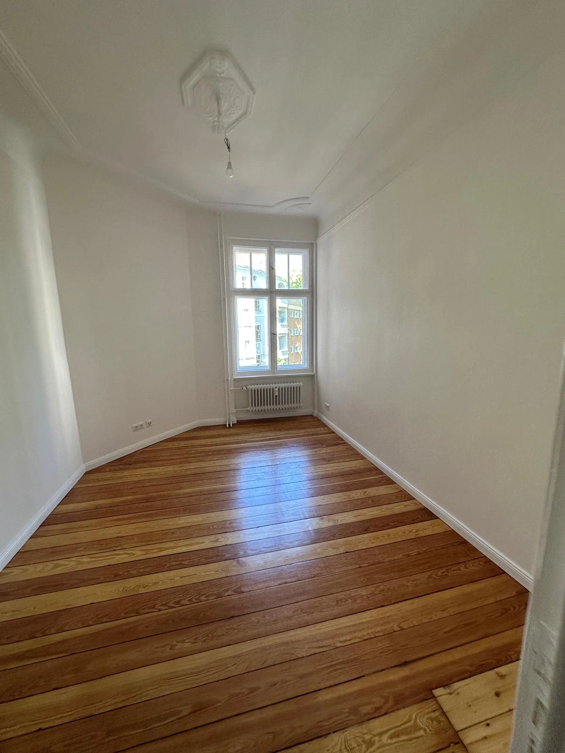 Raef Bau – Innenbau, Fliesenlegen, Trockenbau, Vermietung von Baugeräten – Bodenbelag