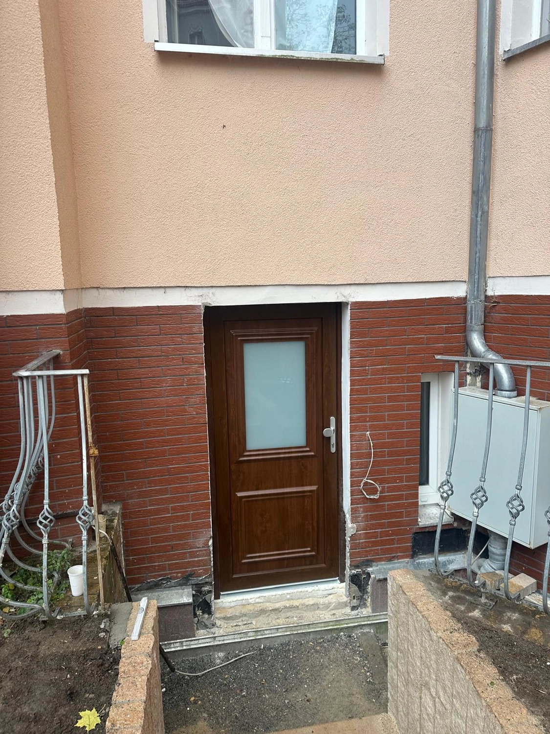 Raef Bau – Innenbau, Fliesenlegen, Trockenbau, Vermietung von Baugeräten – Pflaster