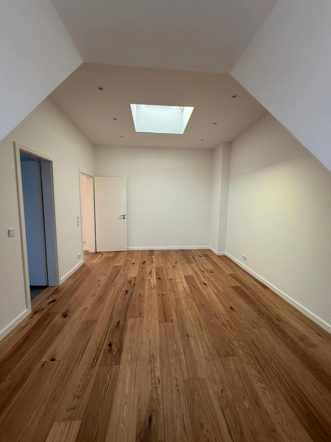 Raef Bau – Innenbau, Fliesenlegen, Trockenbau, Vermietung von Baugeräten – Bodenbelag