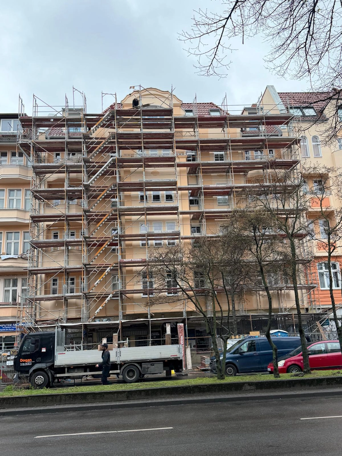 Raef Bau – Innenbau, Fliesenlegen, Trockenbau, Vermietung von Baugeräten – Wohnung