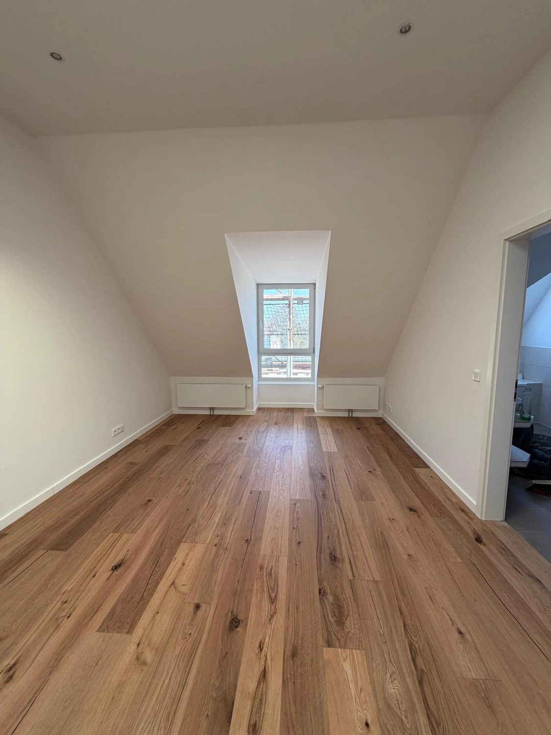 Raef Bau – Innenbau, Fliesenlegen, Trockenbau, Vermietung von Baugeräten – Bodenbelag