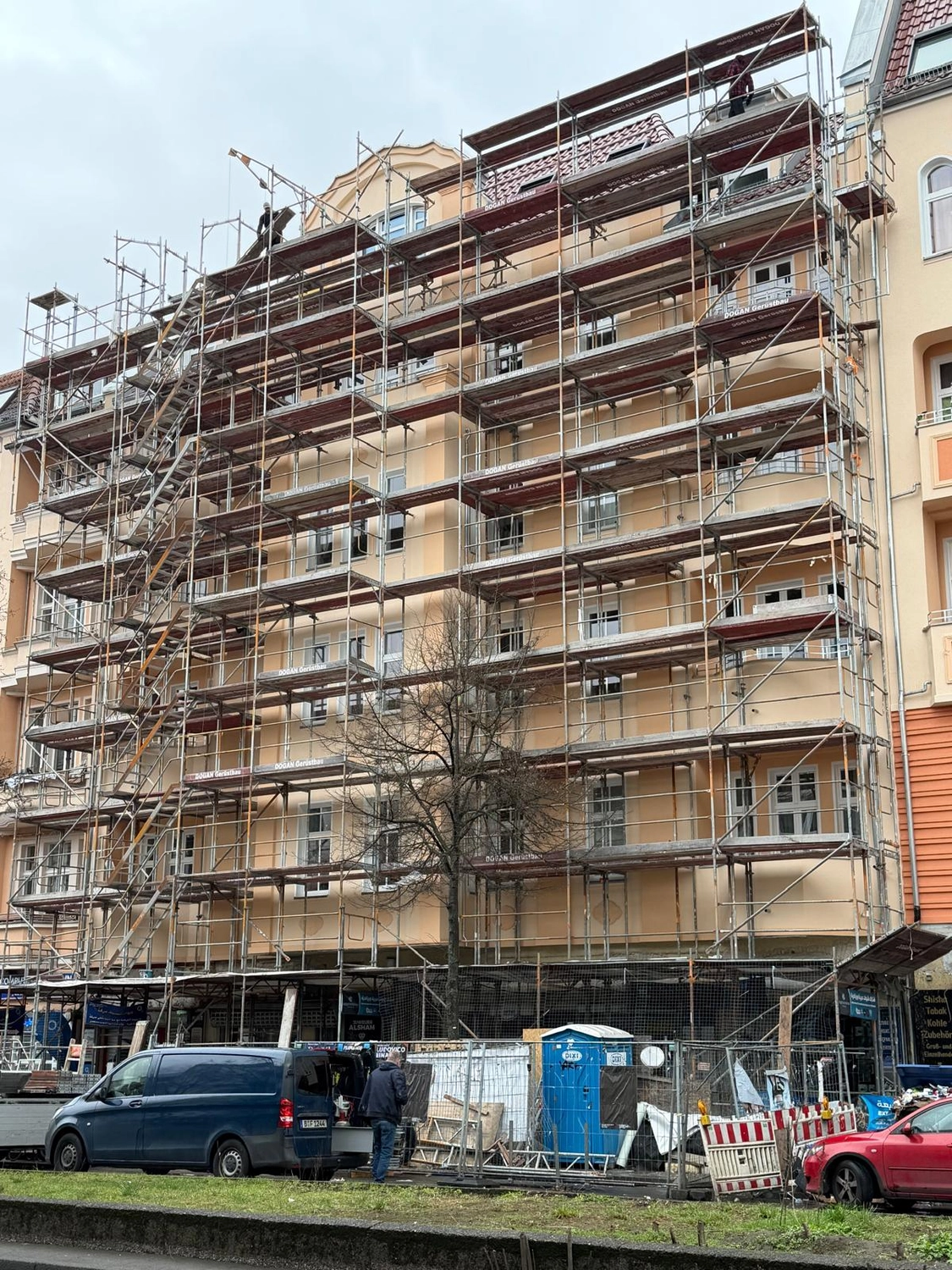 Raef Bau – Innenbau, Fliesenlegen, Trockenbau, Vermietung von Baugeräten – Wohnung