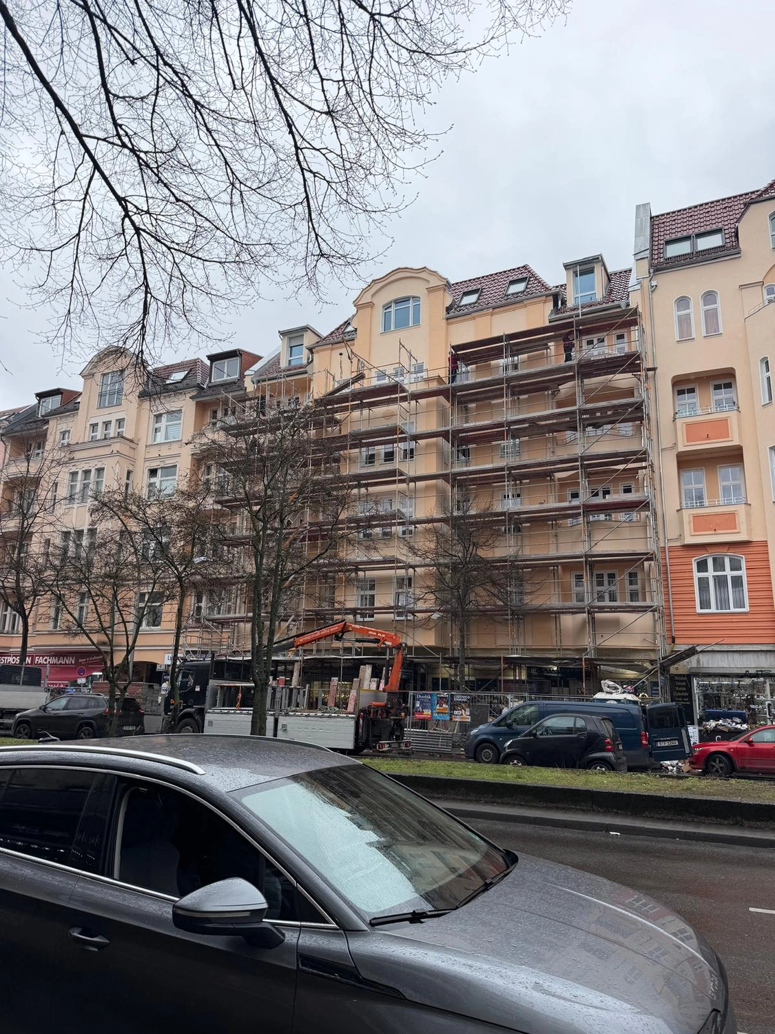 Raef Bau – Innenbau, Fliesenlegen, Trockenbau, Vermietung von Baugeräten – Wohnung