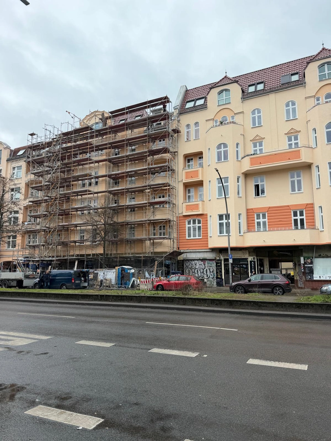 Raef Bau – Innenbau, Fliesenlegen, Trockenbau, Vermietung von Baugeräten – Wohnung