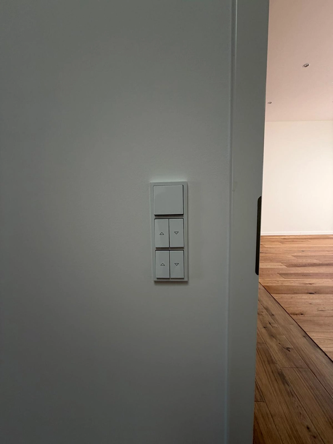 Raef Bau – Innenbau, Fliesenlegen, Trockenbau, Vermietung von Baugeräten – Bodenbelag