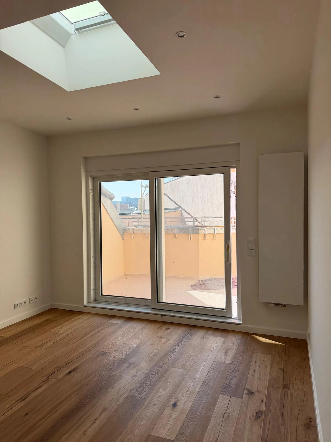 Raef Bau – Innenbau, Fliesenlegen, Trockenbau, Vermietung von Baugeräten – Bodenbelag