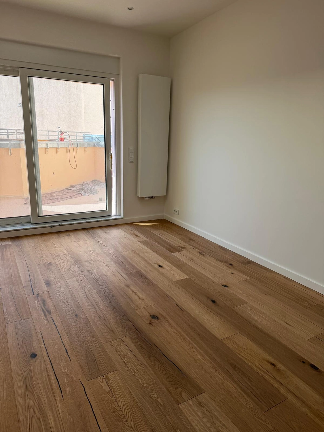 Raef Bau – Innenbau, Fliesenlegen, Trockenbau, Vermietung von Baugeräten – Bodenbelag