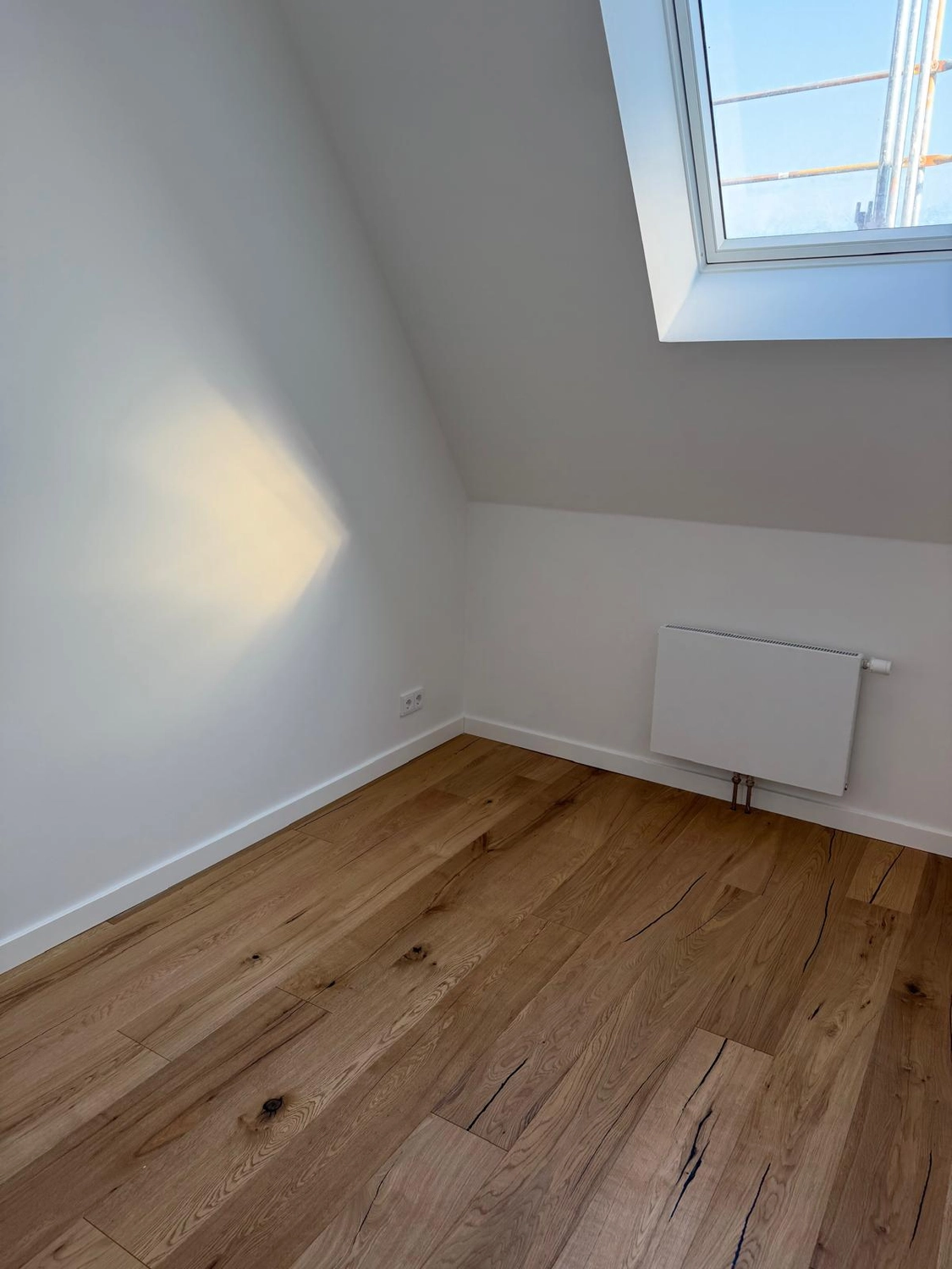 Raef Bau – Innenbau, Fliesenlegen, Trockenbau, Vermietung von Baugeräten – Bodenbelag