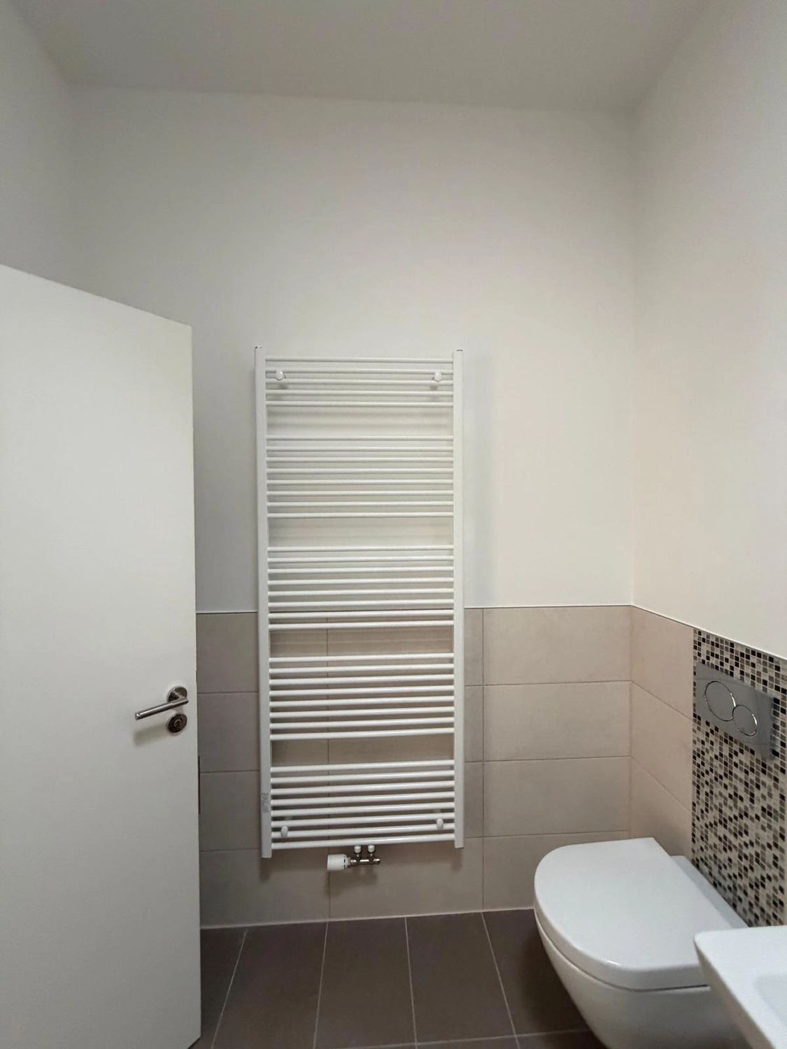 Raef Bau – Innenbau, Fliesenlegen, Trockenbau, Vermietung von Baugeräten – Badezimmerrenovierung