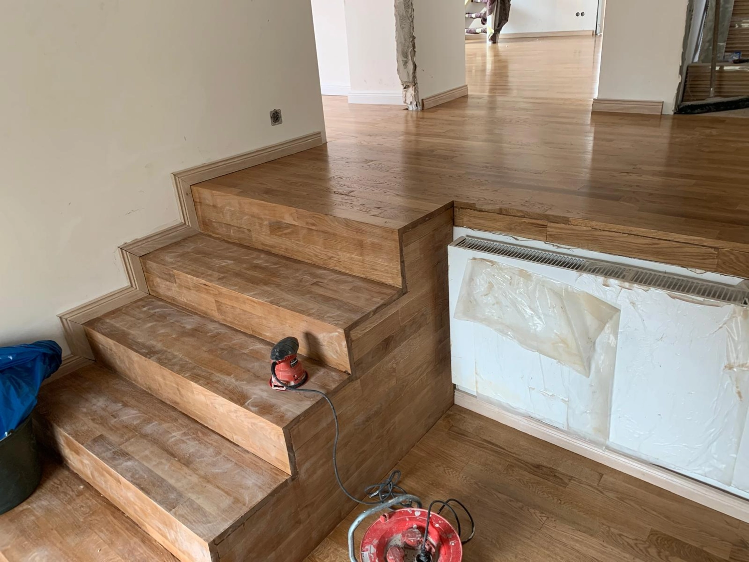 Raef Bau – Innenbau, Fliesenlegen, Trockenbau, Vermietung von Baugeräten – Bodenbelag