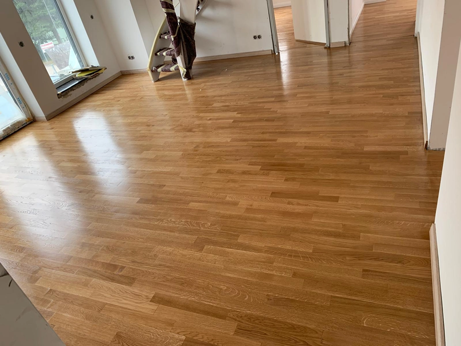 Raef Bau – Innenbau, Fliesenlegen, Trockenbau, Vermietung von Baugeräten – Bodenbelag