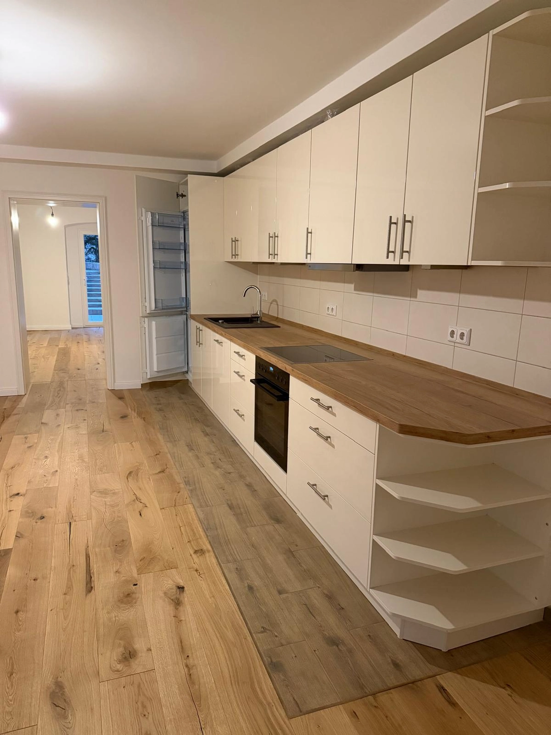 Raef Bau – Innenbau, Fliesenlegen, Trockenbau, Vermietung von Baugeräten – Renovierung