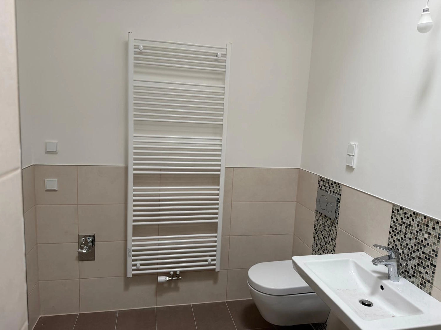 Raef Bau – Innenbau, Fliesenlegen, Trockenbau, Vermietung von Baugeräten – Renovierung