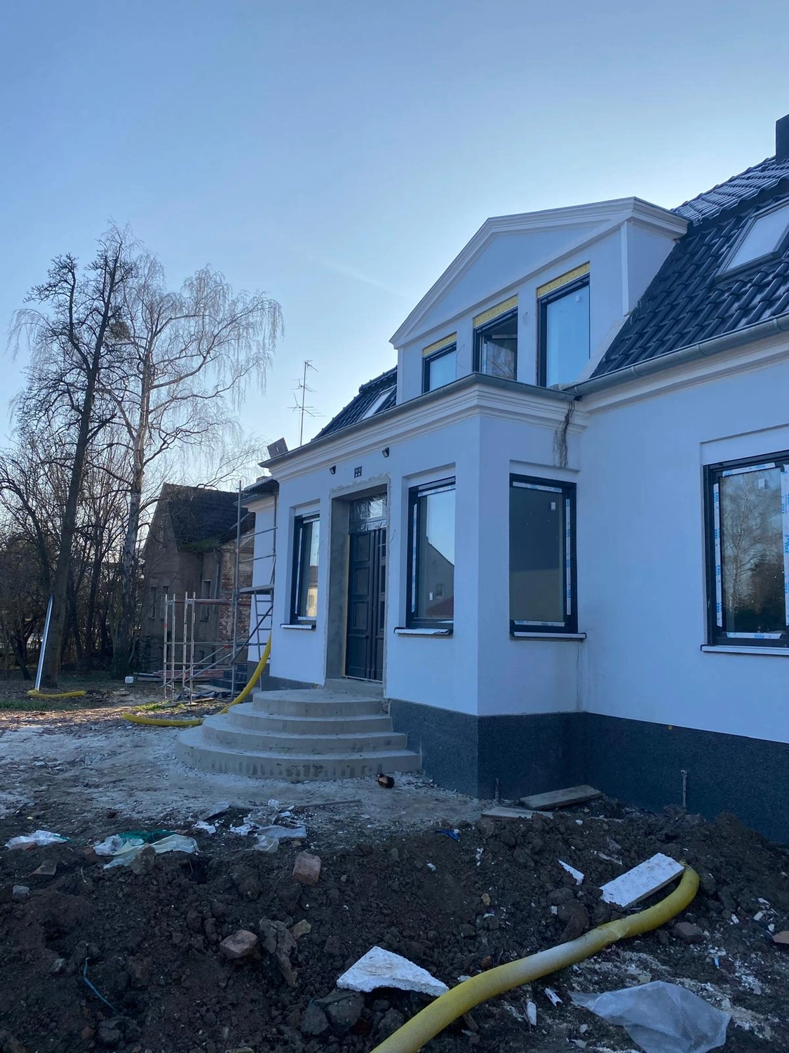 Raef Bau – Innenbau, Fliesenlegen, Trockenbau, Vermietung von Baugeräten – Renovierung