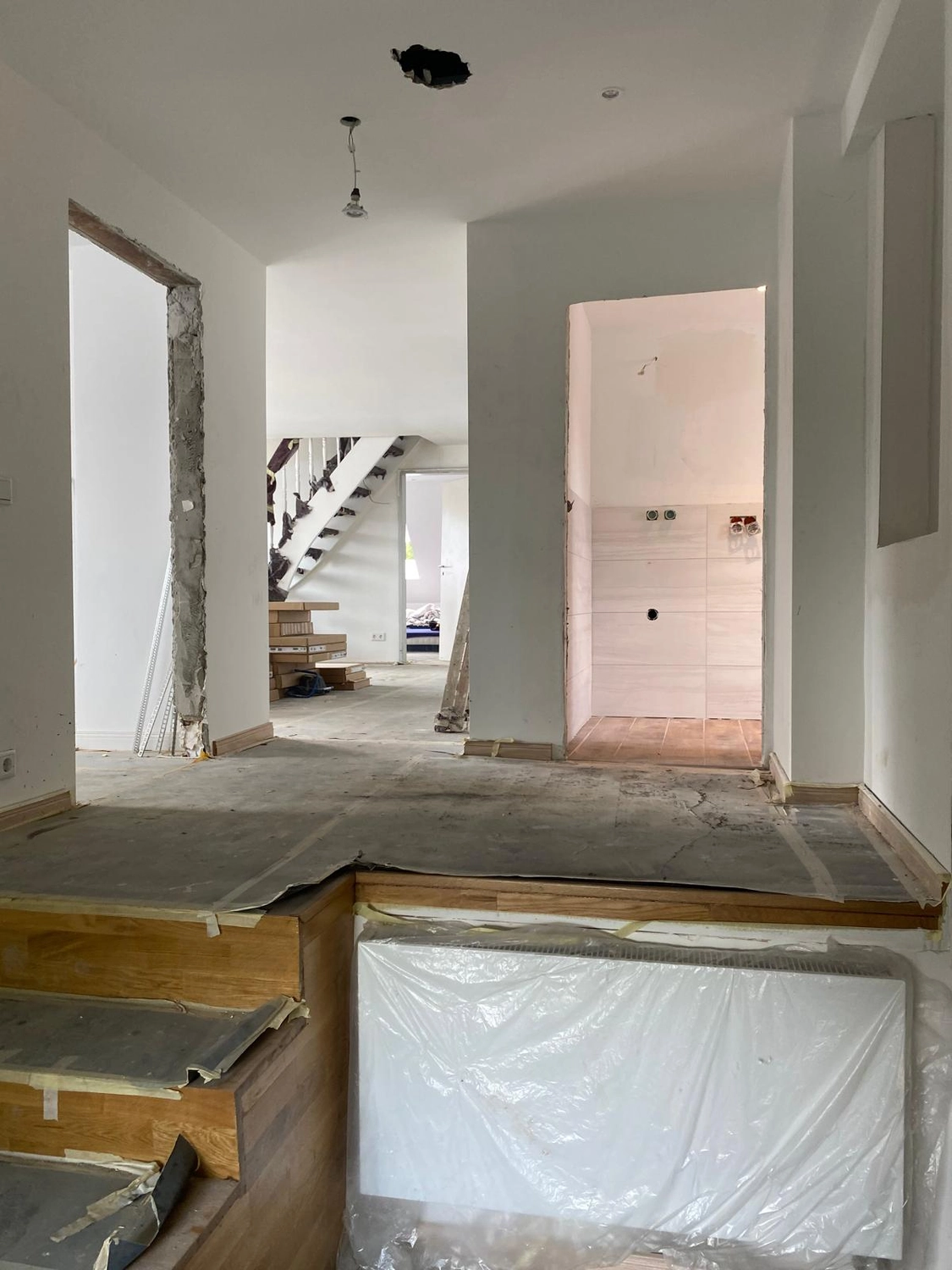 Raef Bau – Innenbau, Fliesenlegen, Trockenbau, Vermietung von Baugeräten – Renovierung