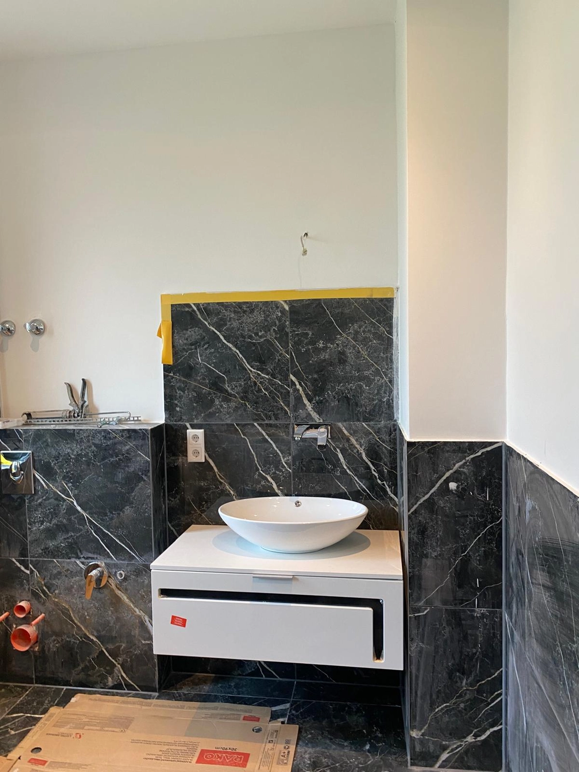 Raef Bau – Innenbau, Fliesenlegen, Trockenbau, Vermietung von Baugeräten – Renovierung