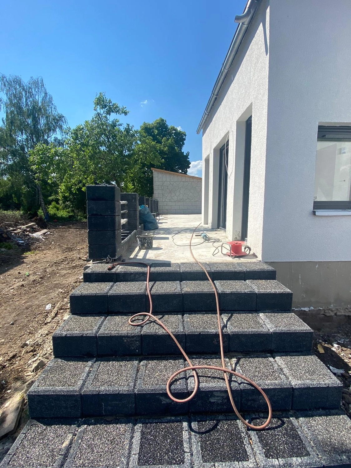 Raef Bau – Innenbau, Fliesenlegen, Trockenbau, Vermietung von Baugeräten – Renovierung