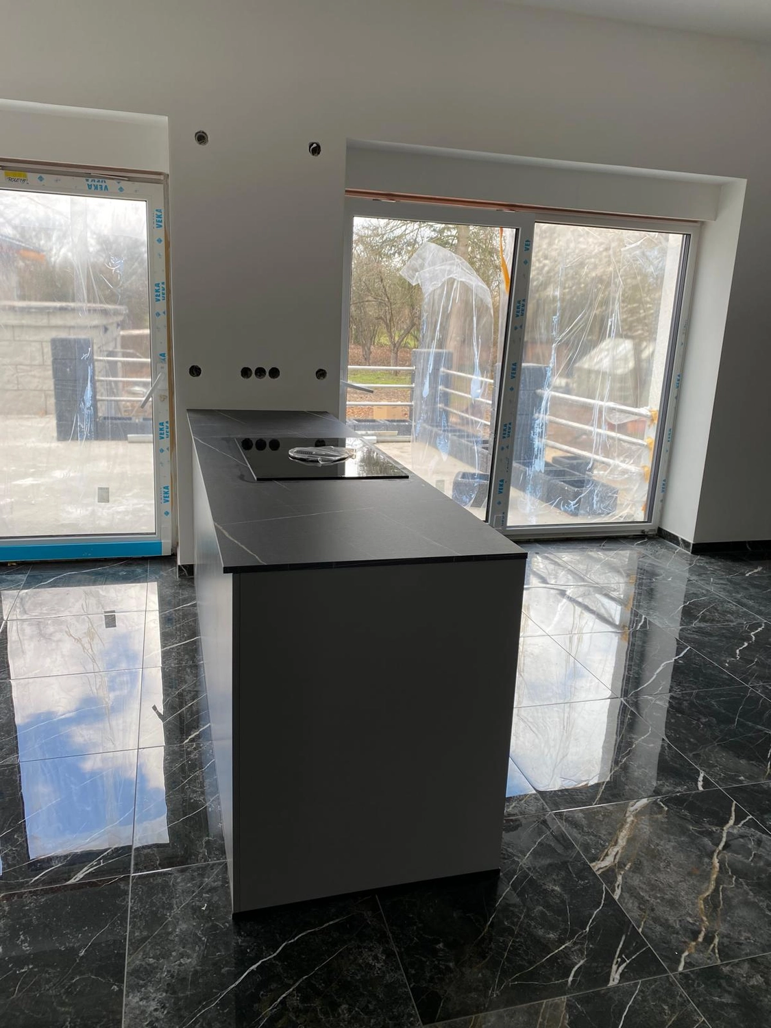 Raef Bau – Innenbau, Fliesenlegen, Trockenbau, Vermietung von Baugeräten – Renovierung