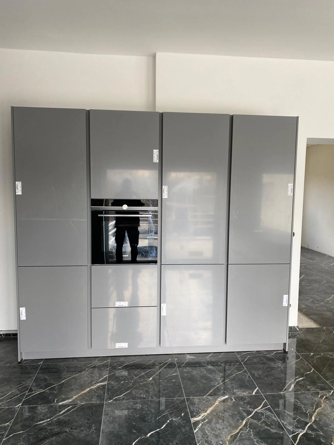 Raef Bau – Innenbau, Fliesenlegen, Trockenbau, Vermietung von Baugeräten – Renovierung