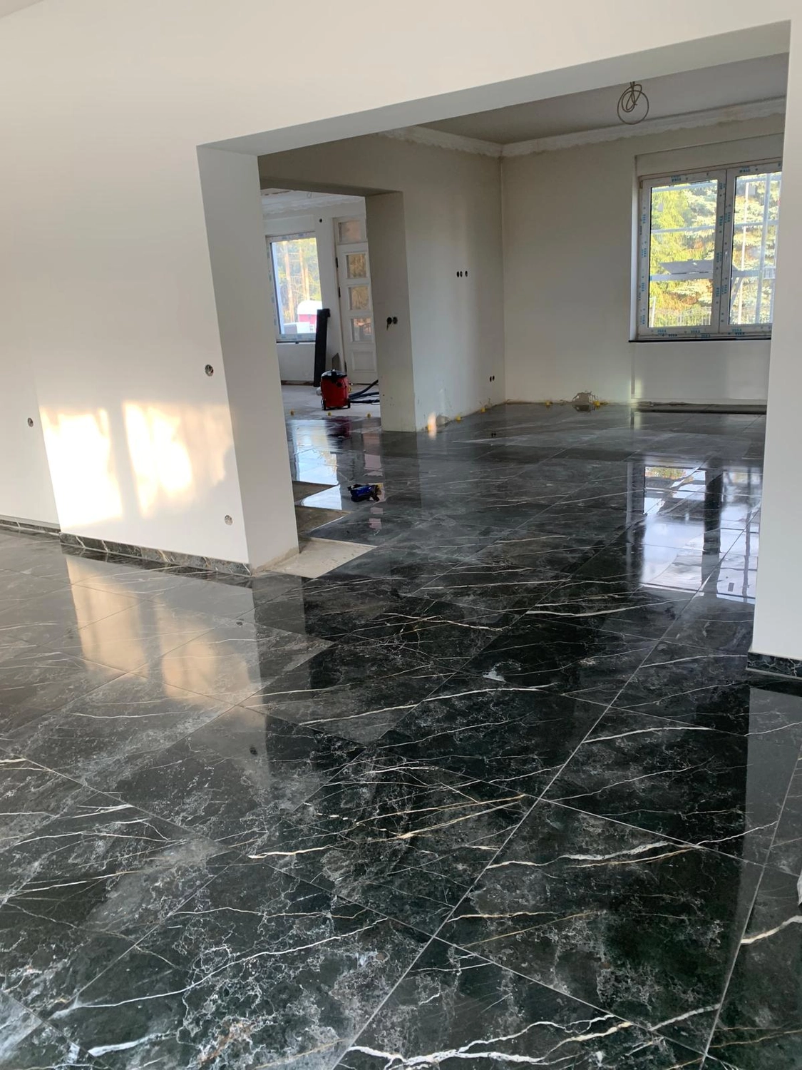 Raef Bau – Innenbau, Fliesenlegen, Trockenbau, Vermietung von Baugeräten – Renovierung