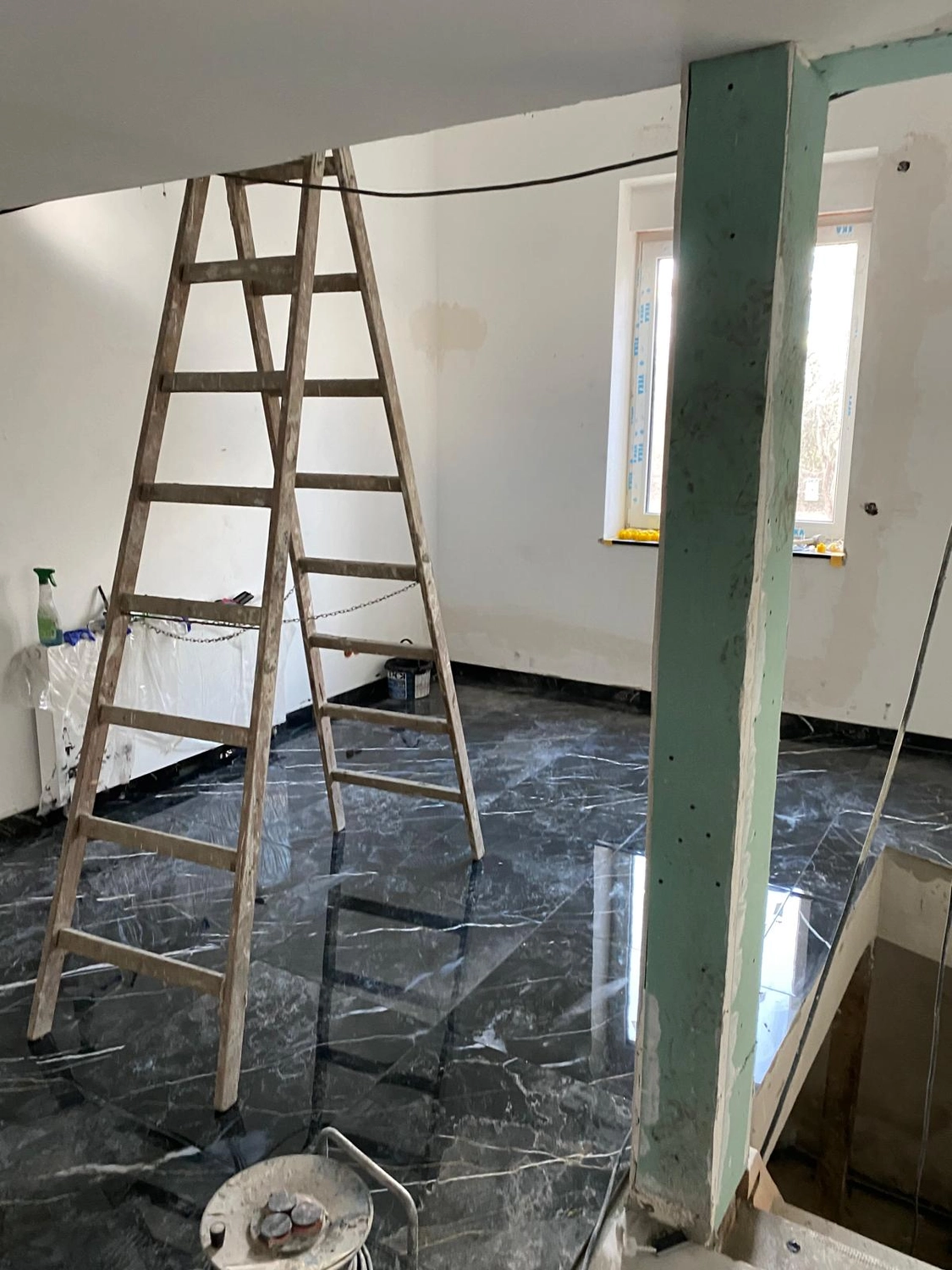 Raef Bau – Innenbau, Fliesenlegen, Trockenbau, Vermietung von Baugeräten – Renovierung