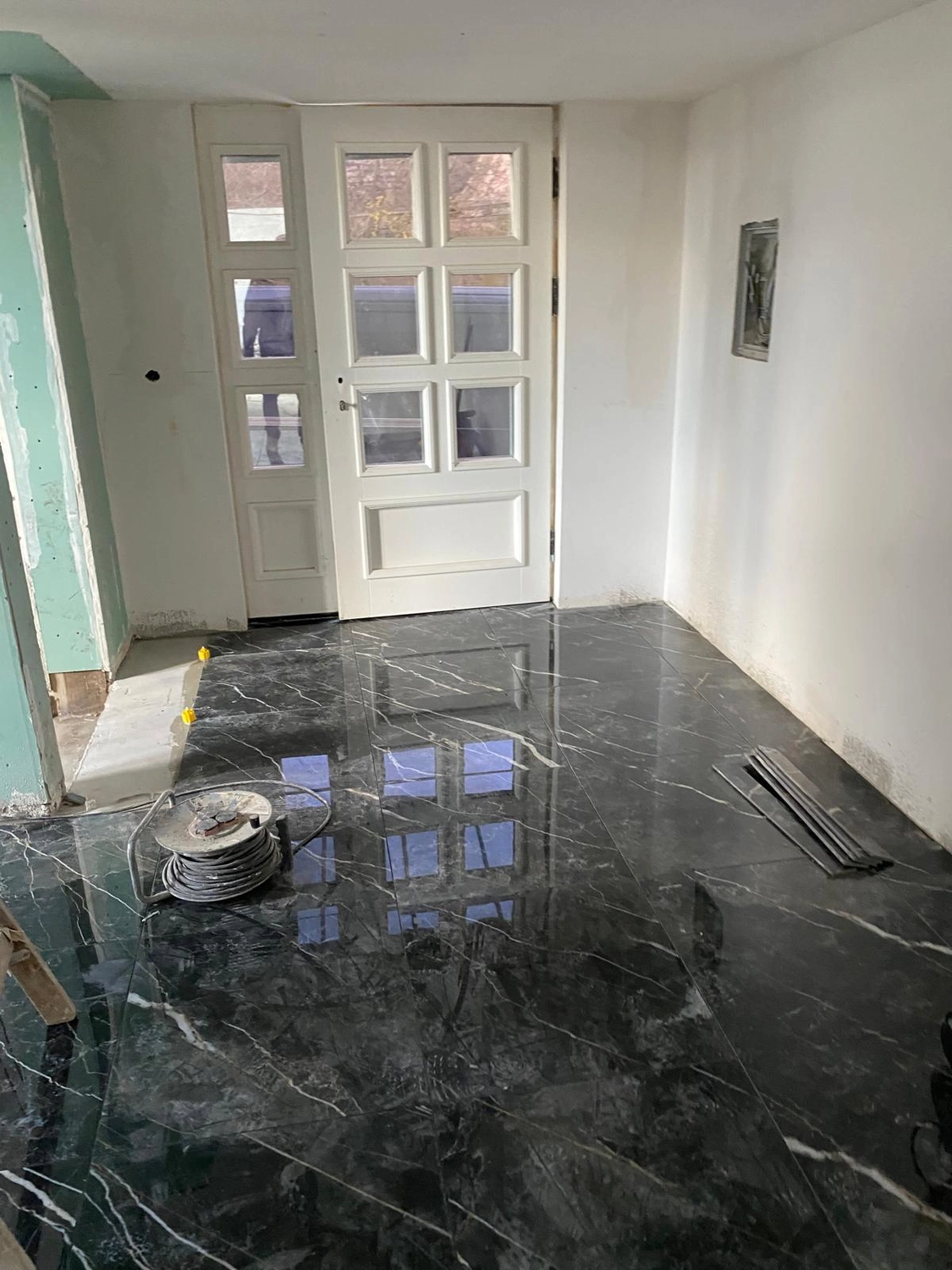 Raef Bau – Innenbau, Fliesenlegen, Trockenbau, Vermietung von Baugeräten – Renovierung