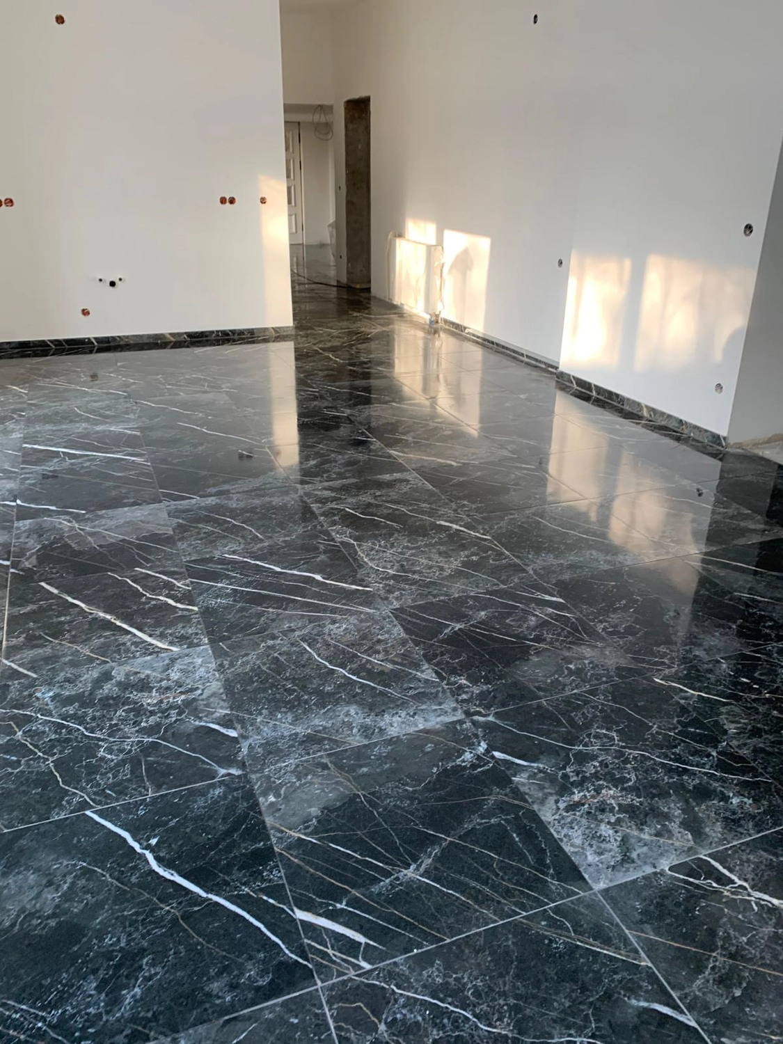 Raef Bau – Innenbau, Fliesenlegen, Trockenbau, Vermietung von Baugeräten – Renovierung